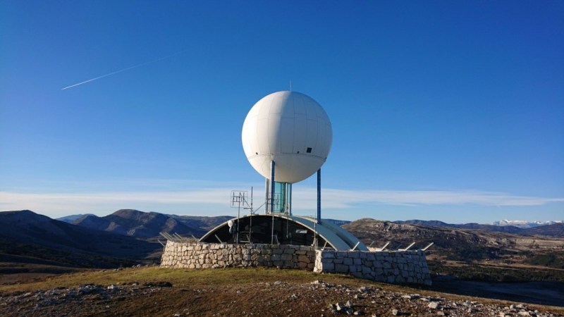 Le radar au sommet du Haut Montet