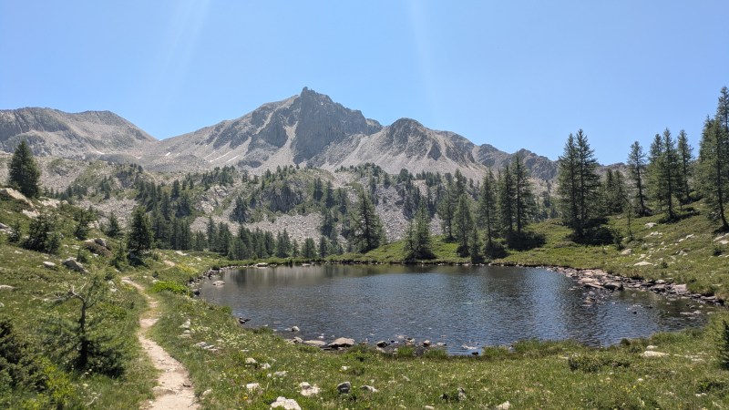 Camp Soubran devant la Cime de Rogué