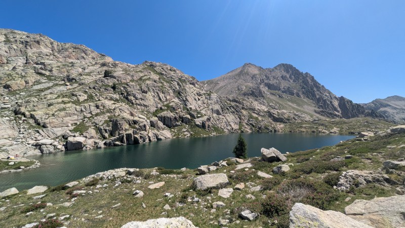 Premier Lac des Bresses, devant la Cime de Frémamorte