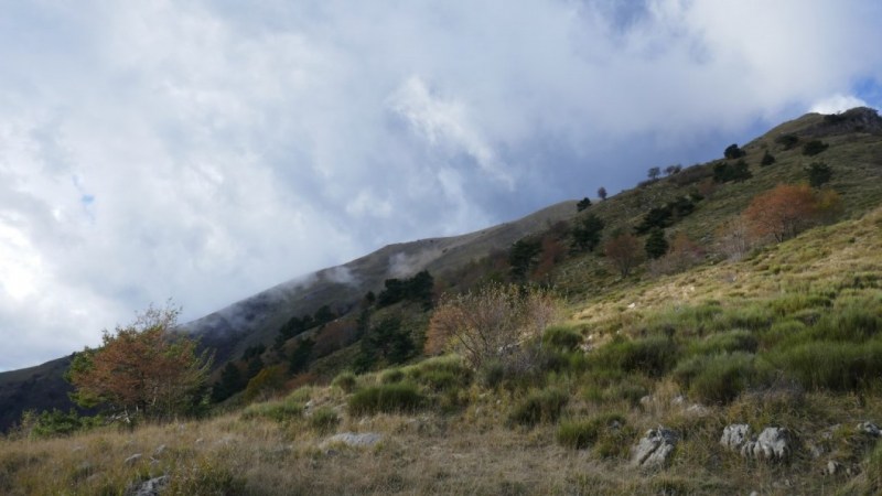 Du Col de Brouis, les nuages qui montent au Mont Mangiabo