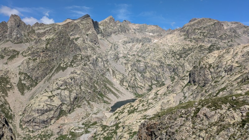 Vue plongeante sur le Lac de la Fous