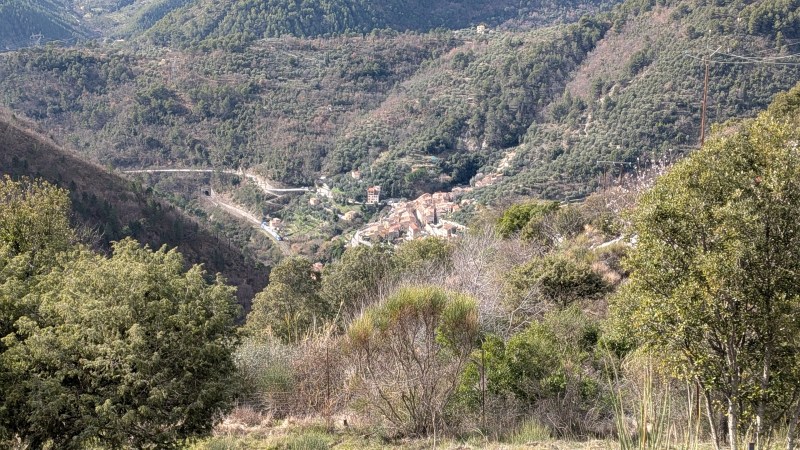 Plongée vers Touët de l’Escarène