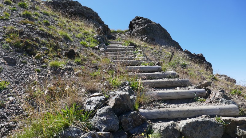 Escalier du sentier géologique